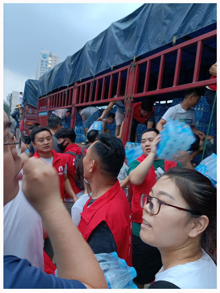 我校教师积极参加抗洪救灾志愿活动