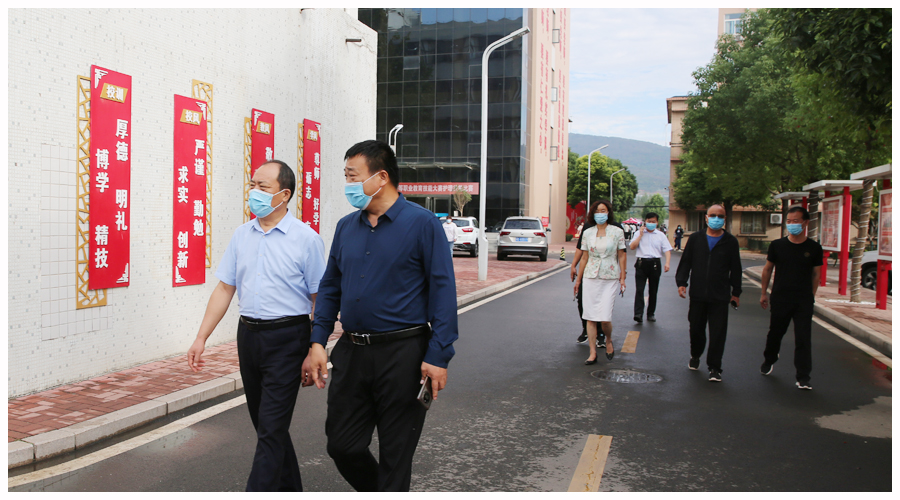 市教体局党组成员、副局长李俊峰莅临我校督导检查疫情防控及校园安全工作