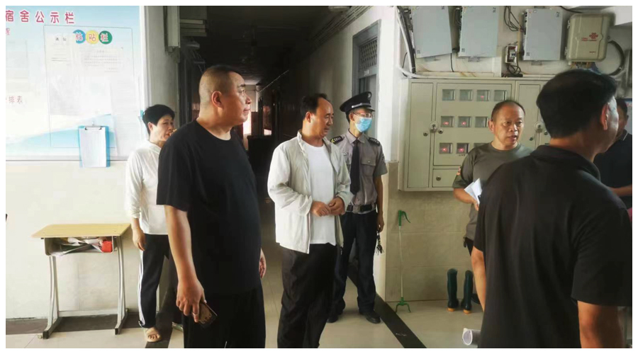 我校开展秋季开学前安全大排查活动