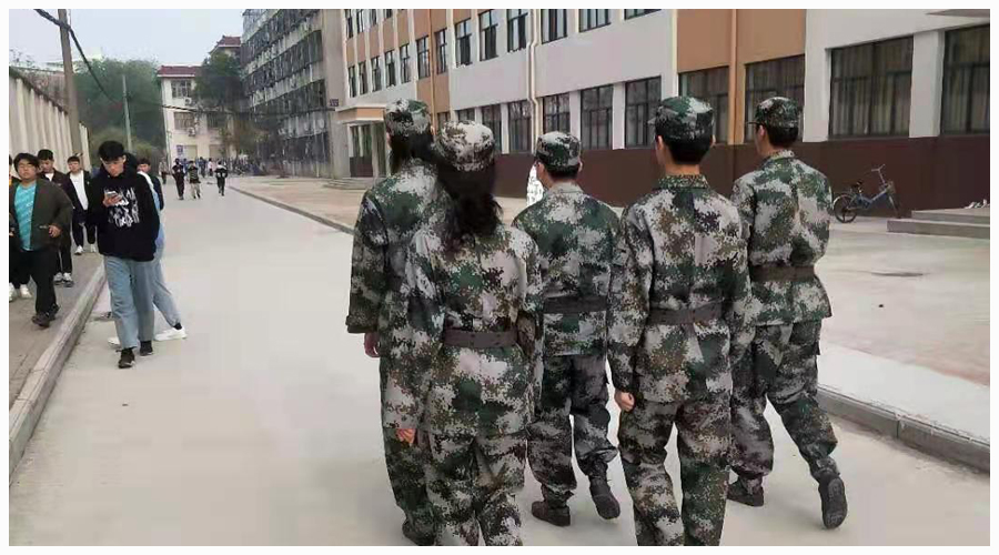 菁菁校园添绿意 学生教官展风采 菁菁校园添绿意 学生教官展风采