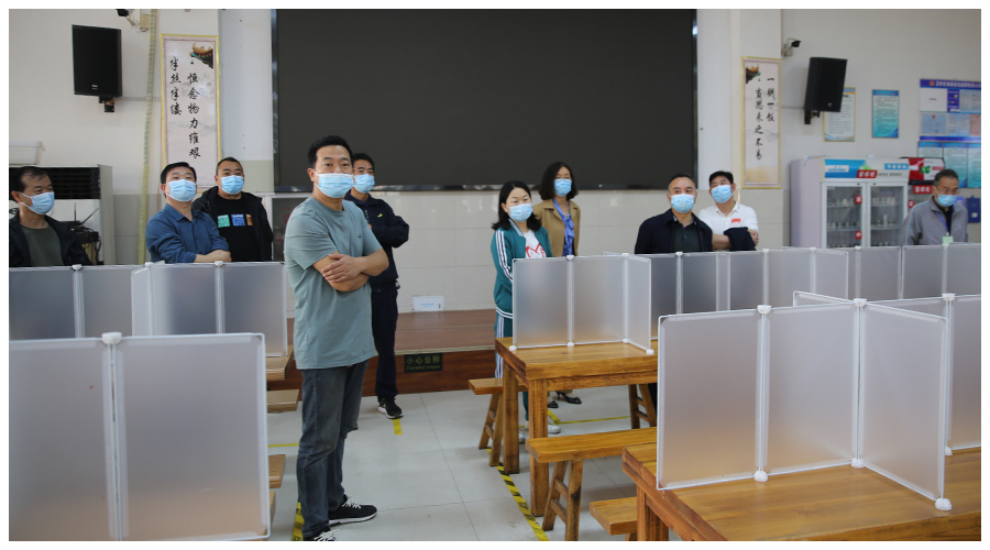 平顶山市教体局党组成员、市纪委监委驻市教体局纪检监察组组长陈晓辉一行莅临我校检查疫情防控工作