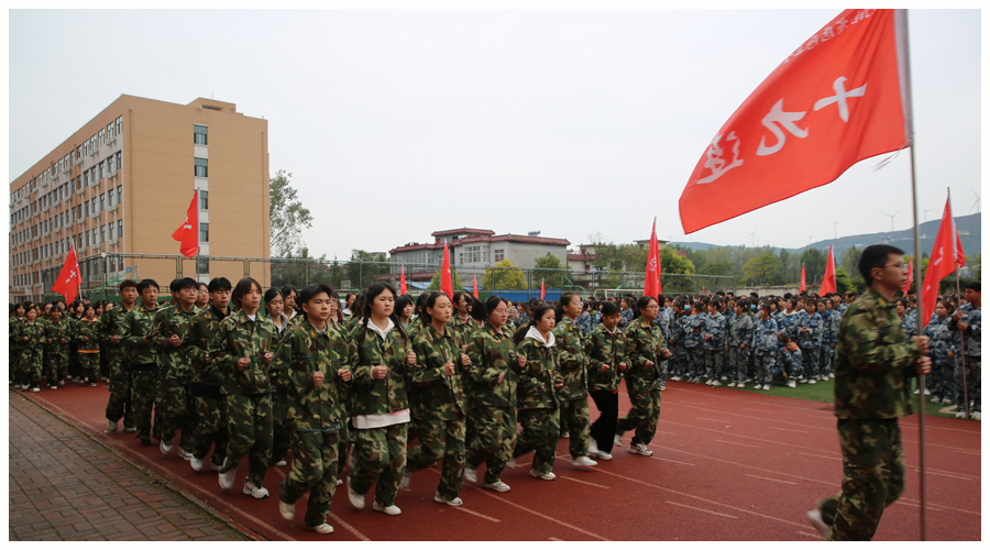 我校2021级新生军训汇演完美落幕