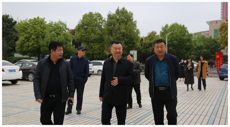 平顶山市教育体育局督导组莅临我校检查指导全国文明城市创建及迎接国家卫生城市复审工作