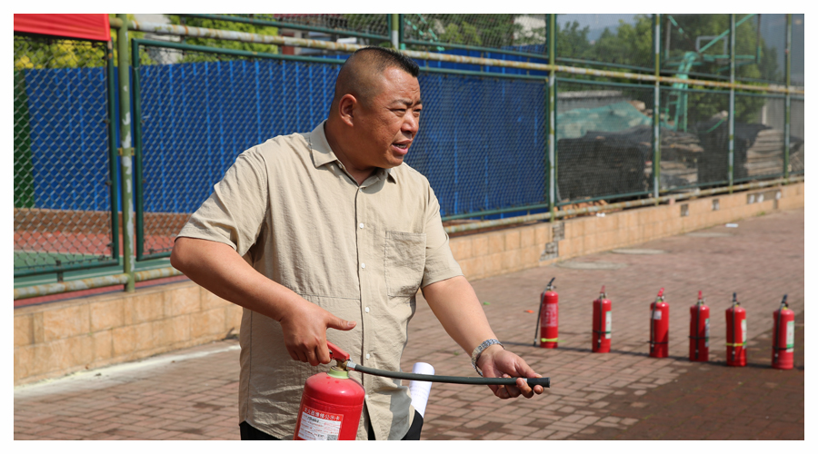 我校组织开展消防灭火实战演练