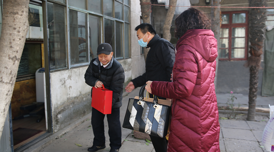 我校开展春节慰问活动