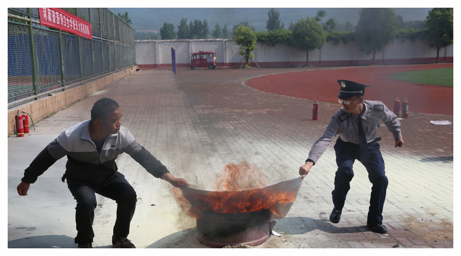 我校组织开展消防灭火实战演练