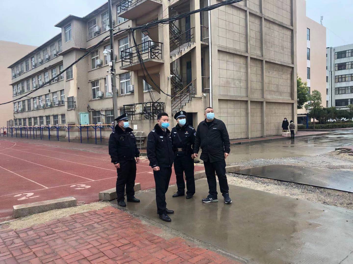 卫东区东工人镇派出所来我校开展检查指导工作